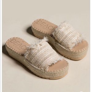 NEW WITH BOX Beach by Matisse Platform Sandals
